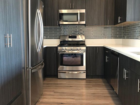 4th image of 4814 Oakwood Ave #11