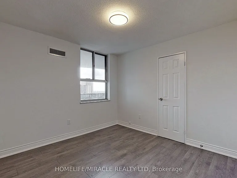 10 Tobermory Dr #1206 — Photo 27