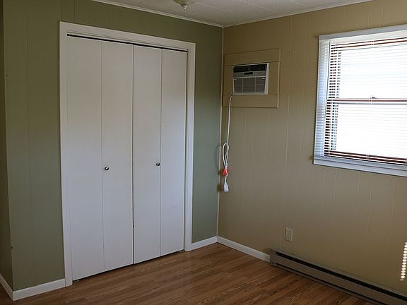 Bedroom 1 - Closet Side View