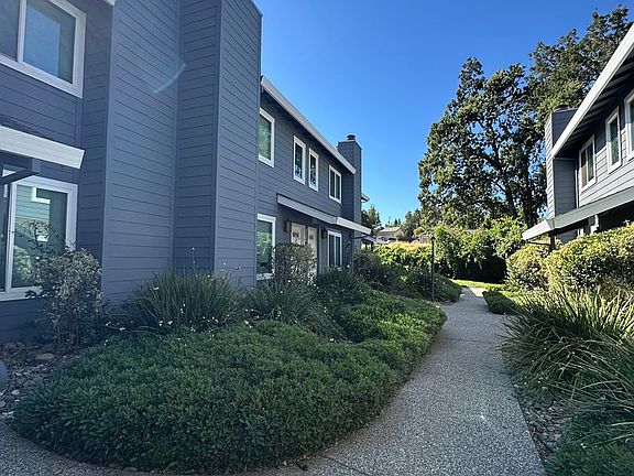 4th image of 2587 Greenwood Ln APT 4