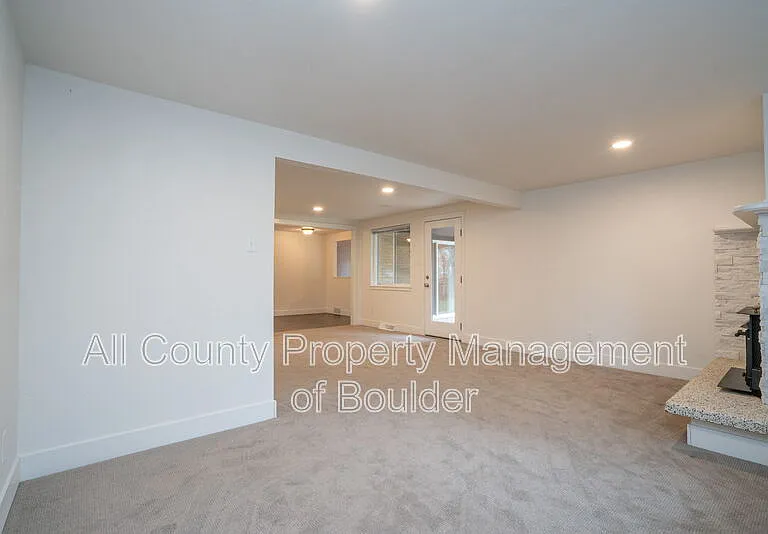 1117 Vivian St — Photo 21
