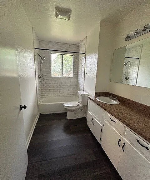 803 Johnson Ave — Photo 4