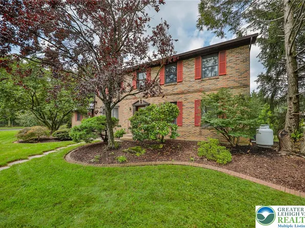 3759 Vale View Dr, Allentown, PA 18103