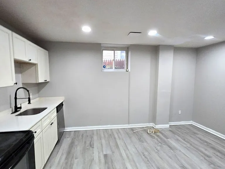 457 Admiral Street — Photo 4