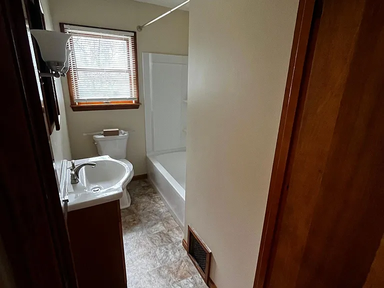 441 N Davis Rd — Photo 13