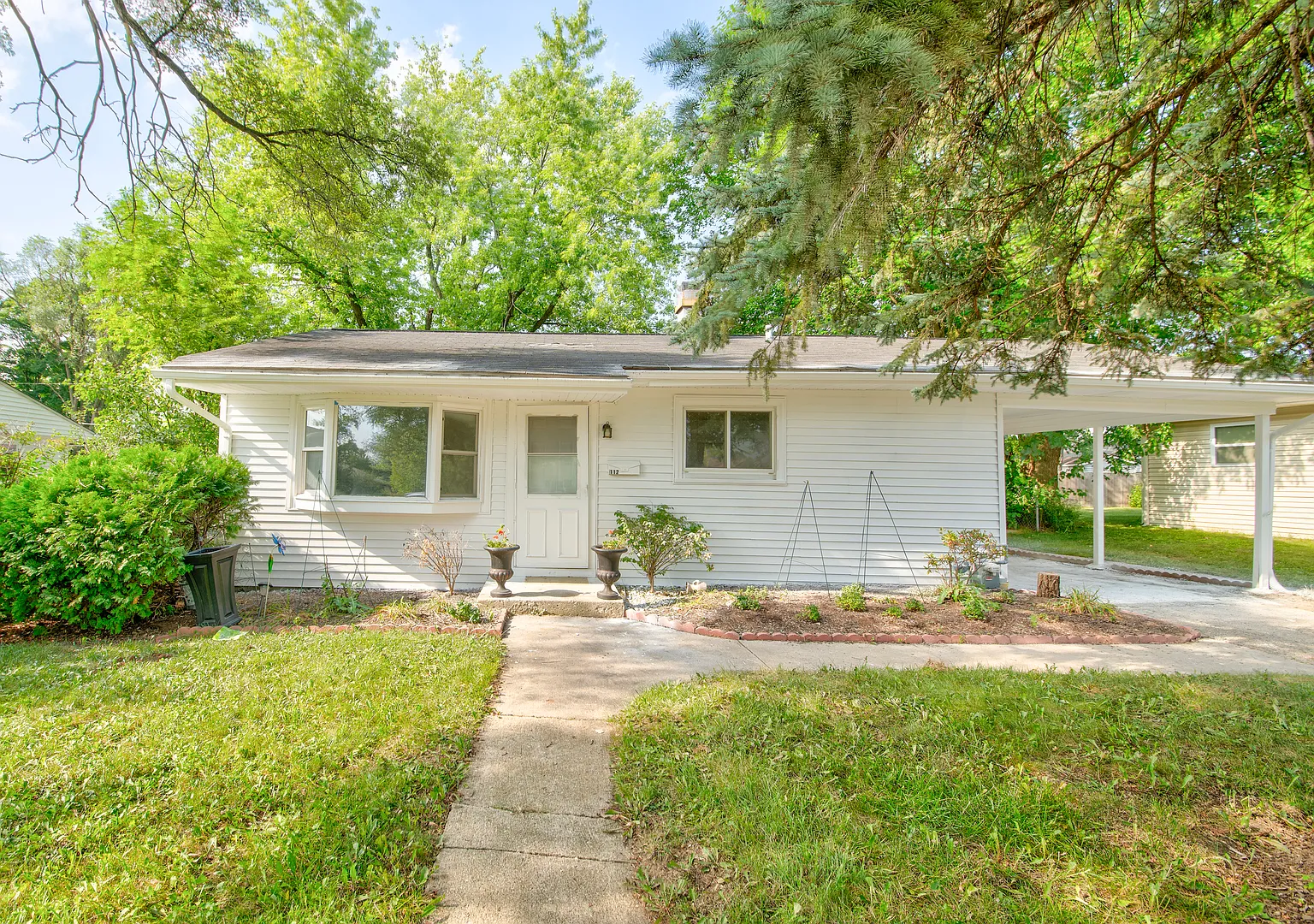 3 bed, $2,350 — Photo 2