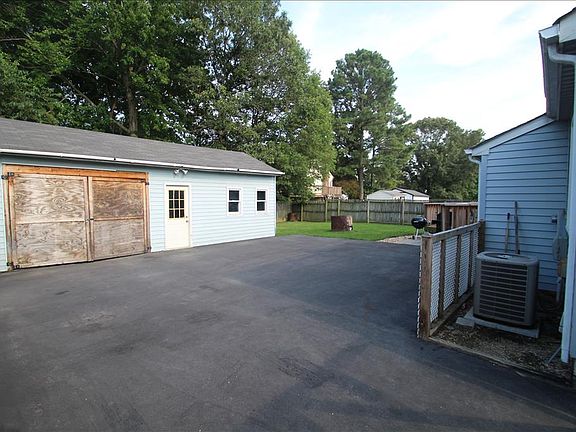 2nd image of 7437 Hilmar Dr