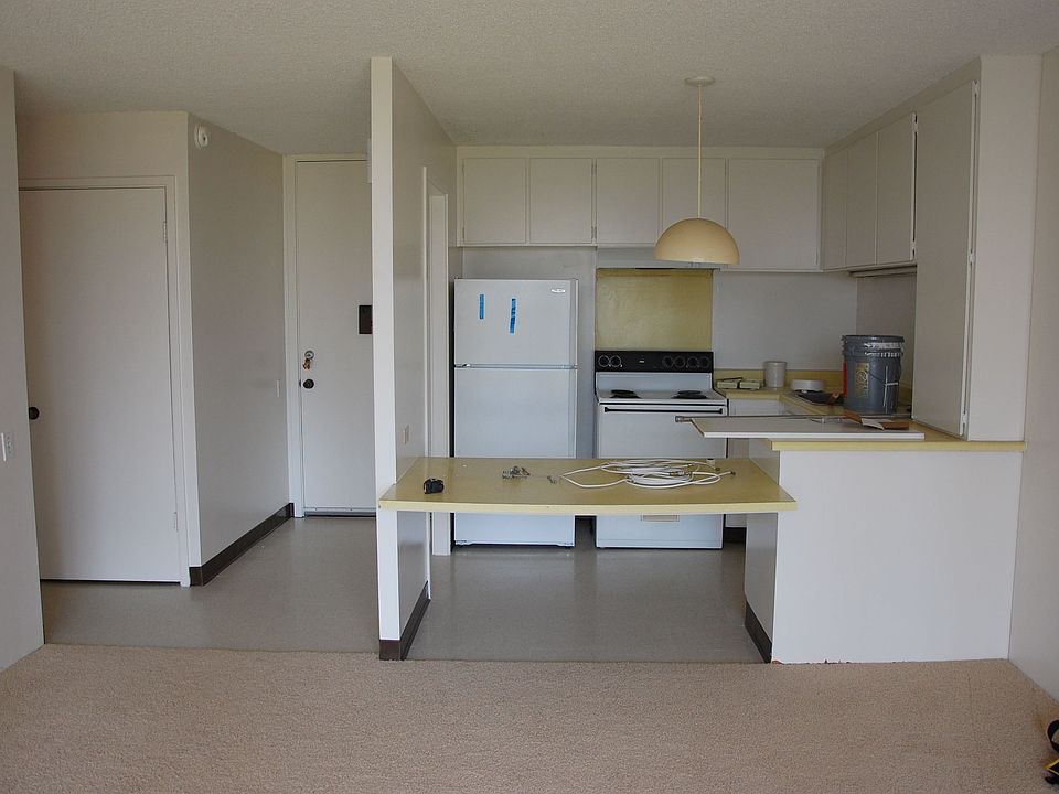 Living area & kitchen