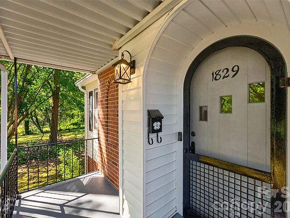 3rd image of 1829 3rd St NE