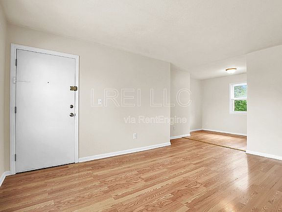 3rd image of 1716 Bonnyville Blvd APT 4