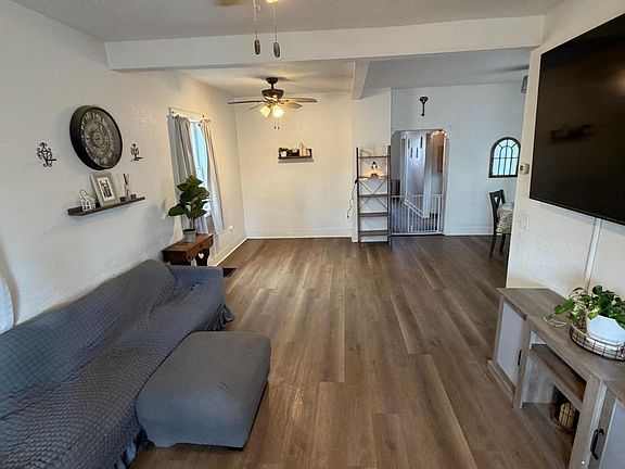 4th image of 308 W Douglas Ave