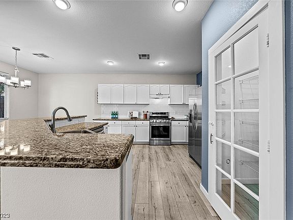 4th image of 6768 Pastel Camellia St