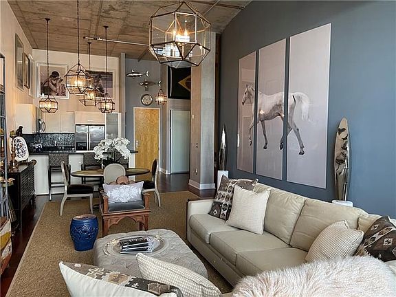 4th image of 411 1st Ave #704