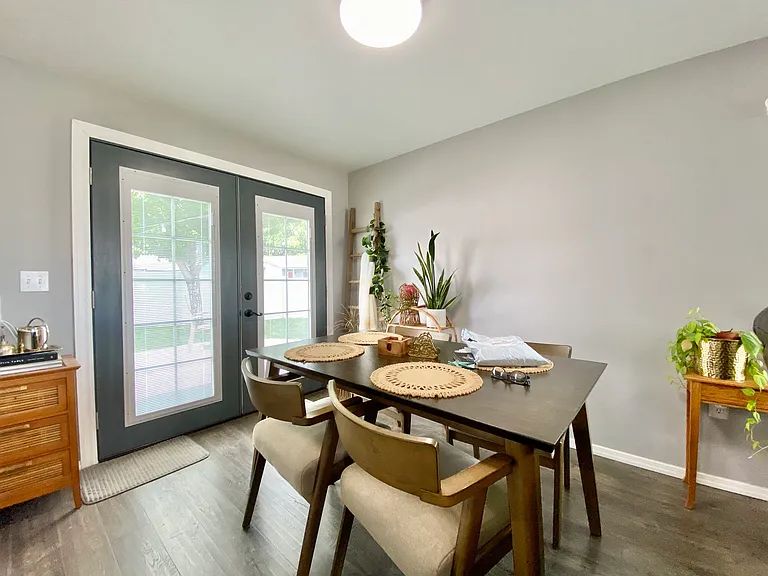 2226 S 66th Ave — Photo 8
