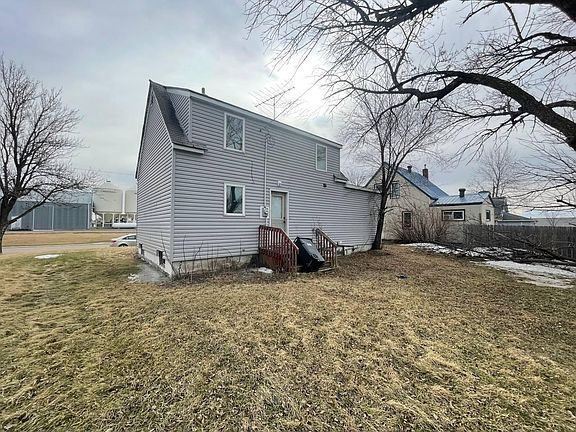 3rd image of 549 1st Ave W