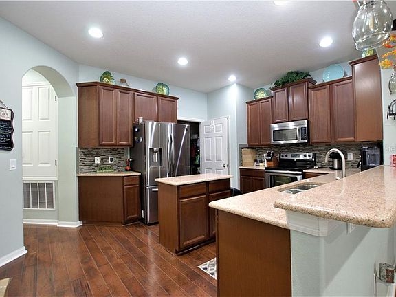 4th image of 340 Michigan Estates Cir