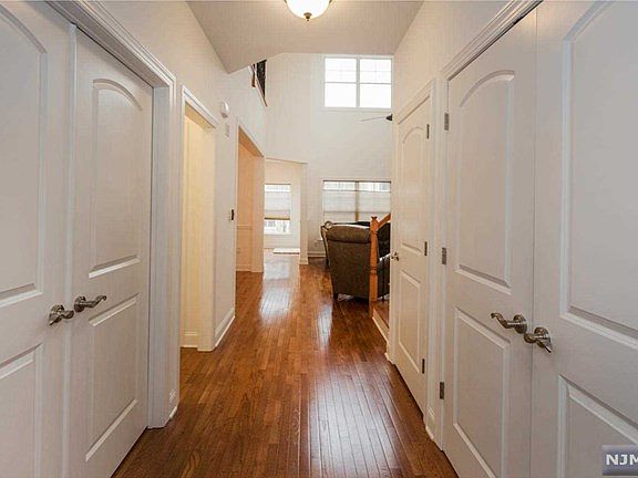 4th image of 43 Cherrywood Ct #4002