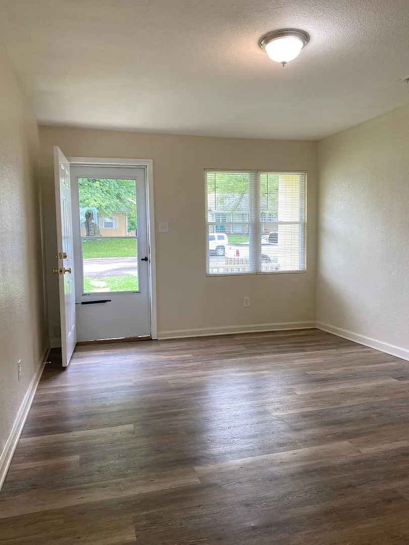 3434 SW Brendan — Photo 2