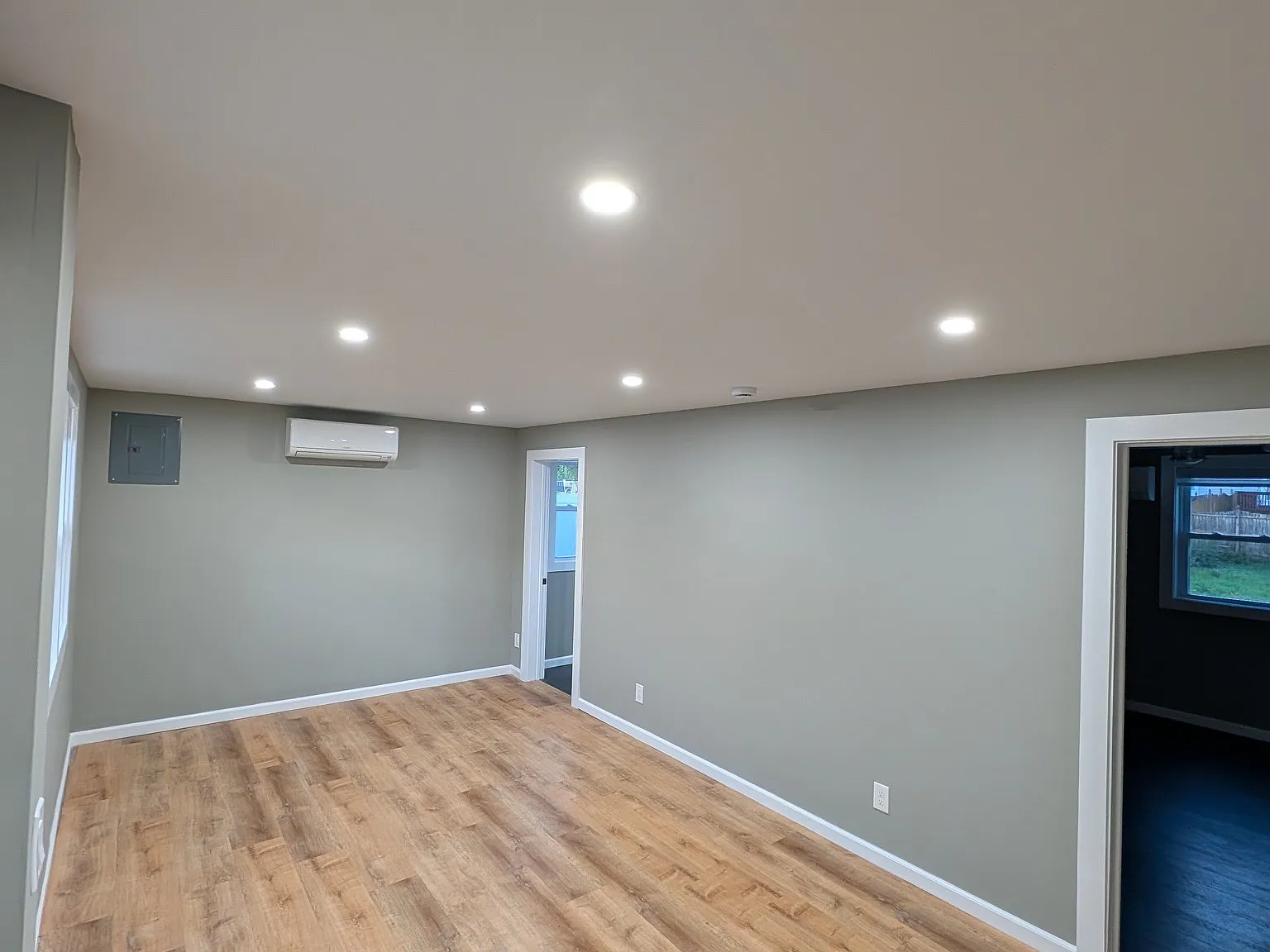 2 bed, 900 sqft, $2,700 — Photo 2