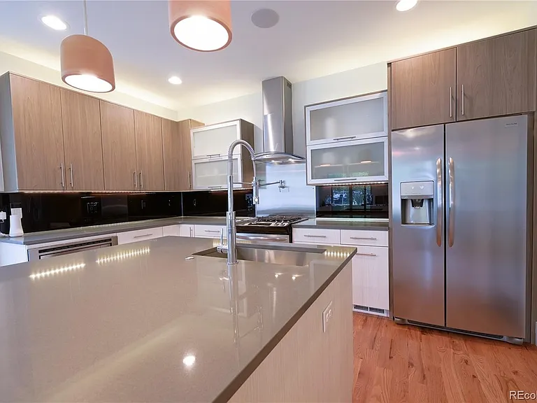 2070 N High St — Photo 14