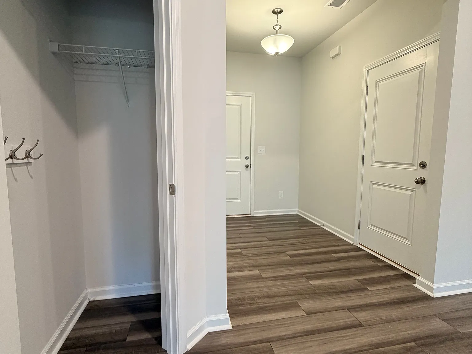 3 bed, 2.5 bath, 1625 sqft, $1,925 — Photo 3
