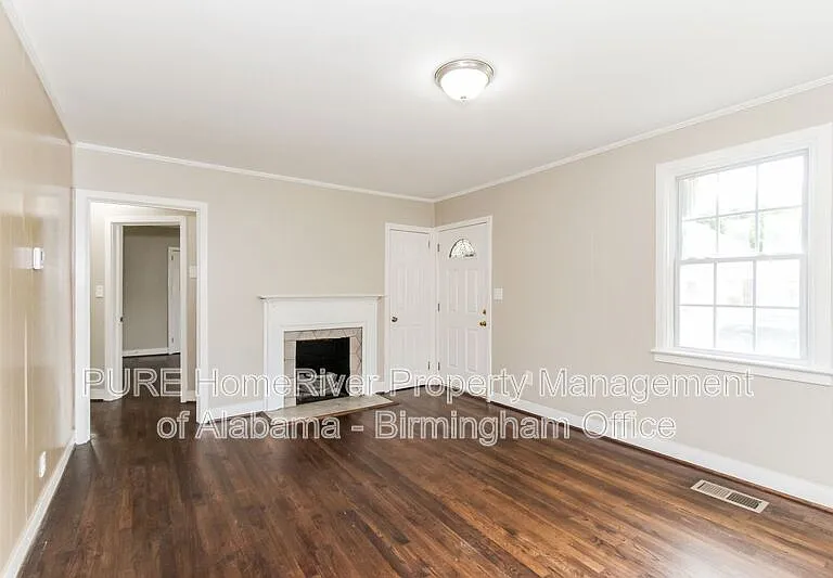 208 22nd St SW — Photo 3