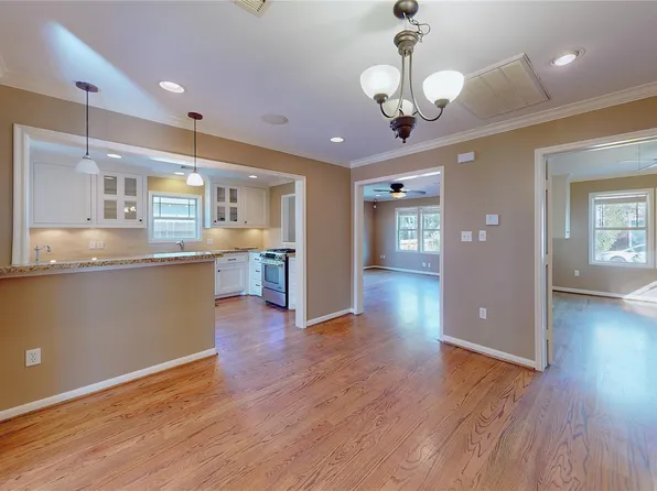 818 Aurora St, Houston, TX 77009