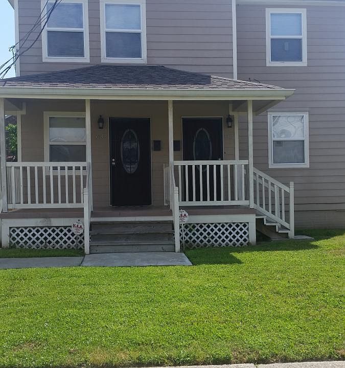 Bottom unit of a duplex.