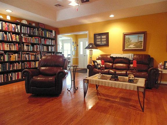 2nd image of 9005 Kingswood Pl