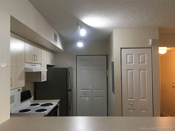 5th image of 677 SW 111th Ave APT 104