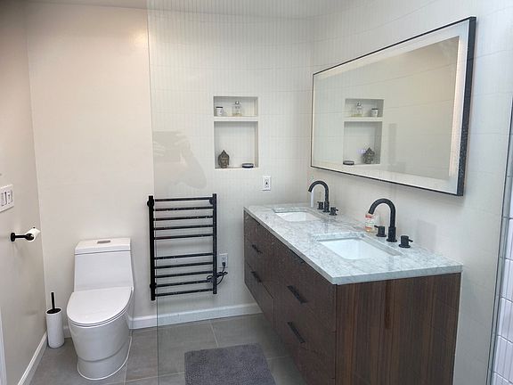 5th image of 928 19th St Unit 104