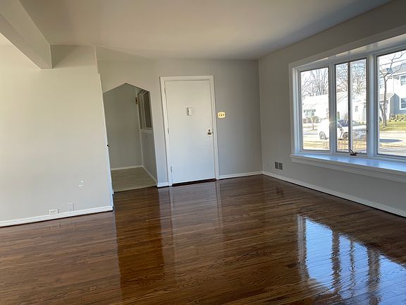 5th image of 627 McCarthy Dr