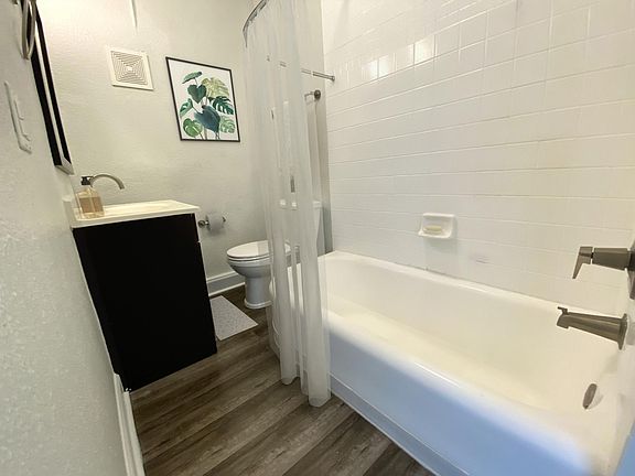 5th image of 1419 N Bronson Ave #301