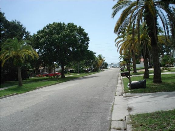 2nd image of 737 Groveland Ave