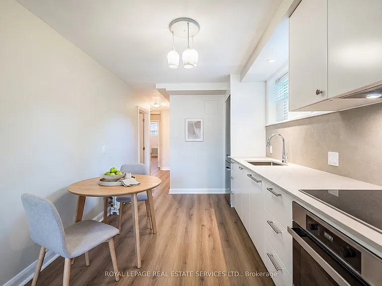 40 Emerald Cres #1 — Photo 8