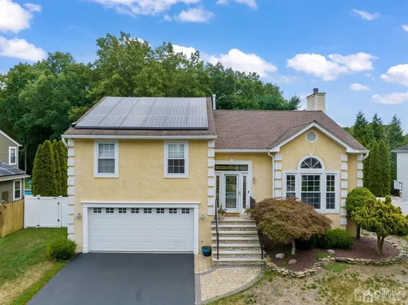 40 Heritage Dr, Howell, NJ 07731