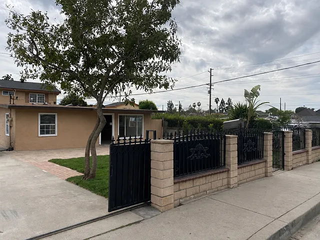 4528 E Washington Ave #FRONT — Photo 1