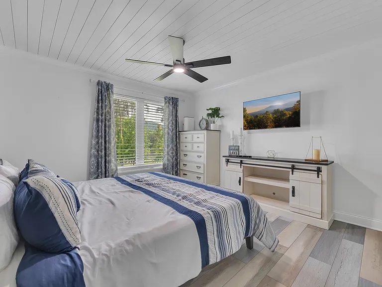 117 Summer Breeze Ln — Photo 31