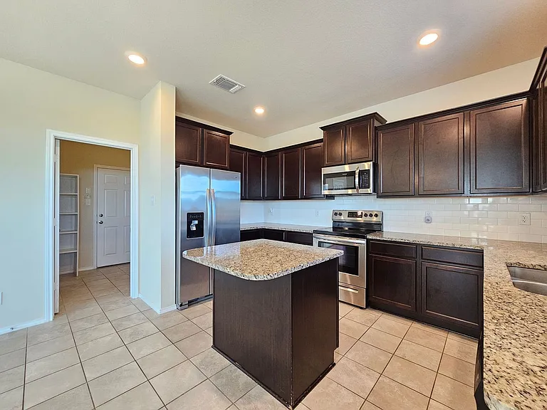 3901 Brunswick Dr — Photo 5