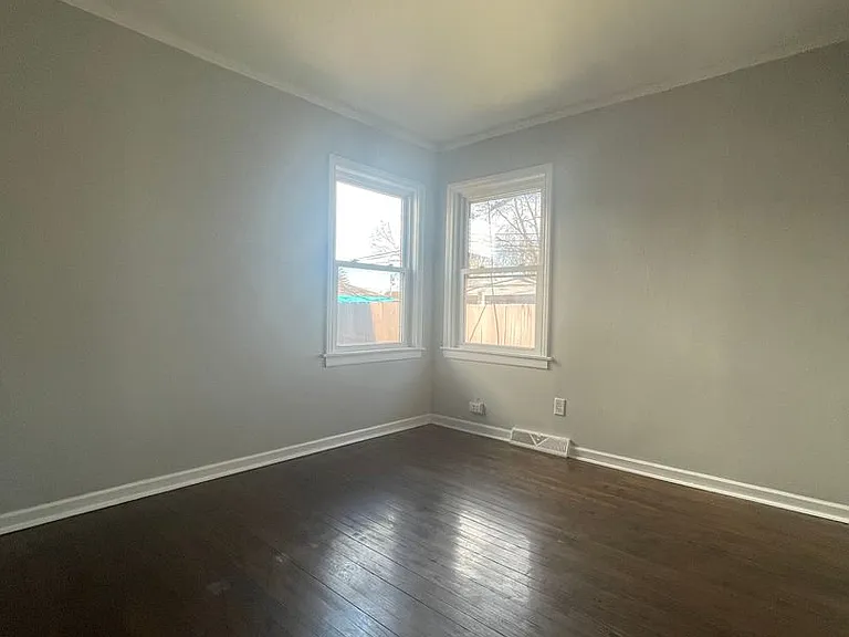 1565 Wentworth Ave — Photo 4