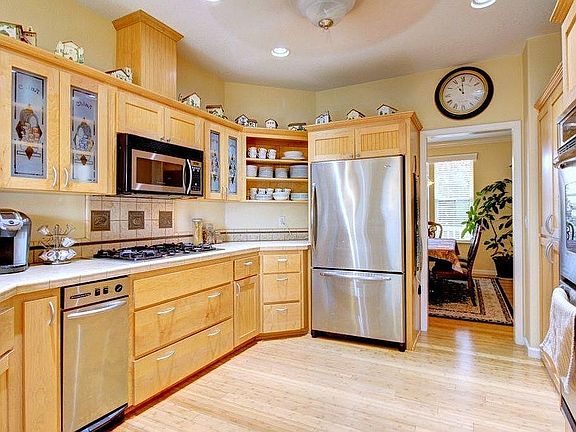 5th image of 303 Woodville Way