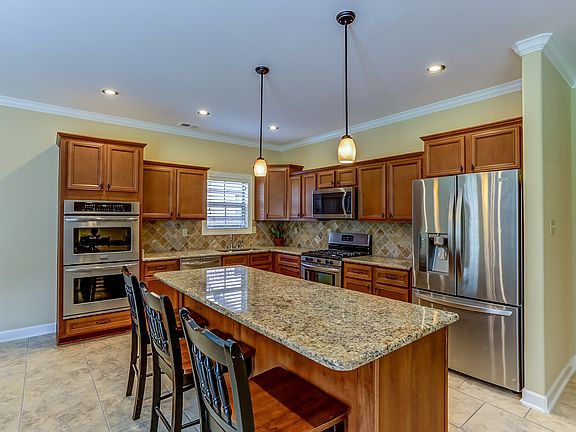 5th image of 265 Lake Hollow Ln
