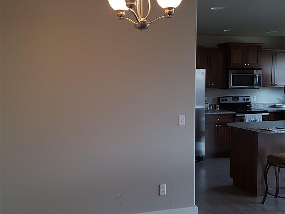 3rd image of 726 Forestglen Dr APT B