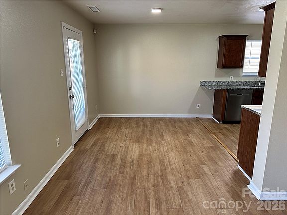 5th image of 3042 Meadow Knoll Dr