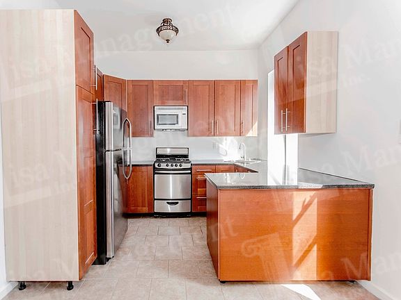 2nd image of 201 W 81st St APT 4C