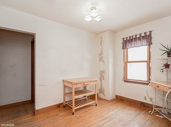 4th image of 293 S Seymour Ave