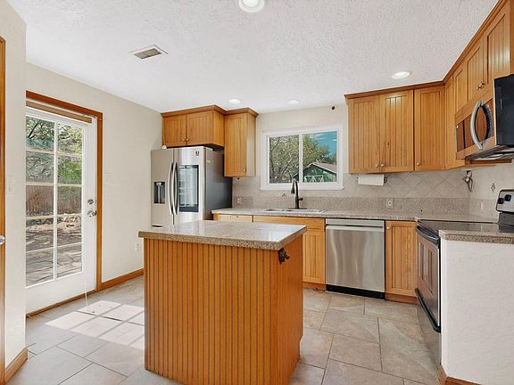 5th image of 2 Sandia Park Ln