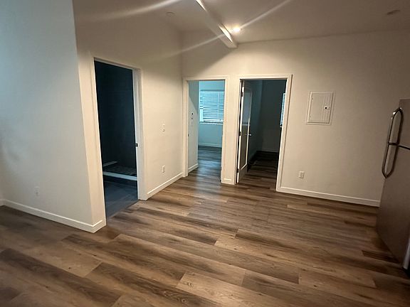 2nd image of 2966 Clarendon Ave #1