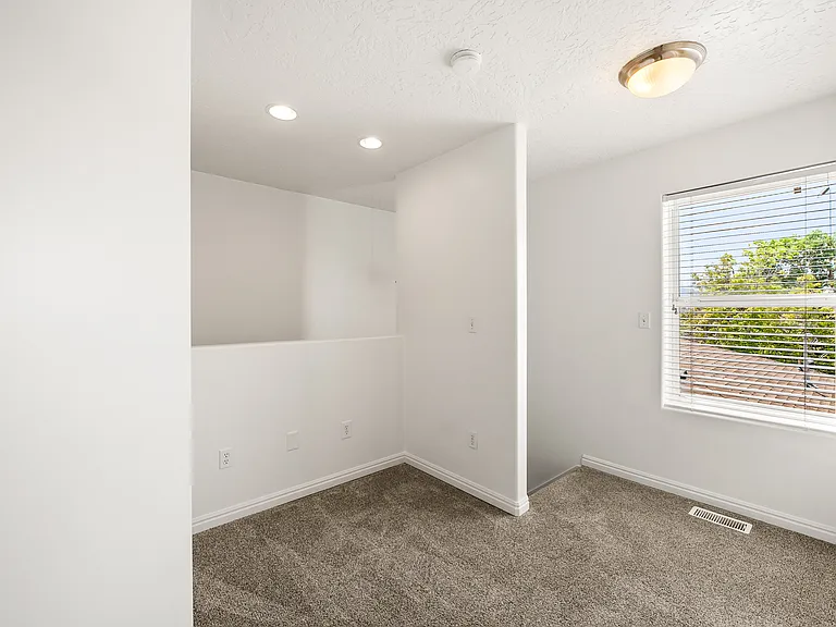 609 E Wilmington Ave — Photo 23