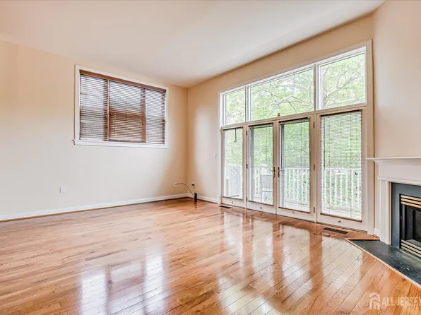 2 Hiram Sq, New Brunswick, NJ 08901